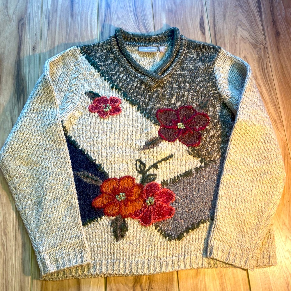 CROFT & BARROW- Rustic Floral Sweater, Medium